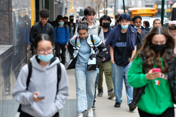抽签政策首次实行! 纽约市高中录取放榜, 好成绩难进好学校，华裔家长：太失望了…